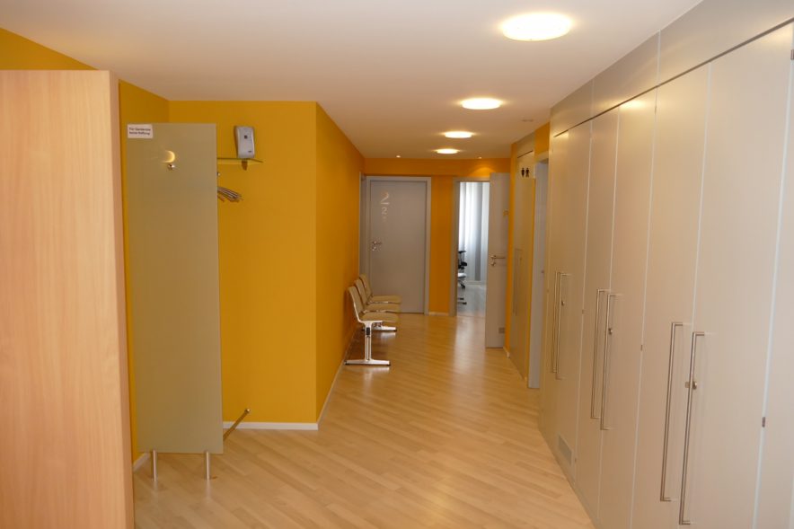 Behandlungszimmer Gang